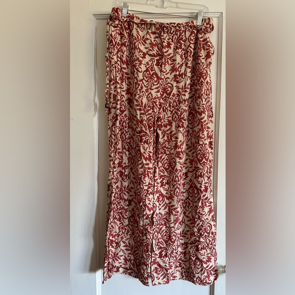 Zara Red and White Floral Flowy Pants